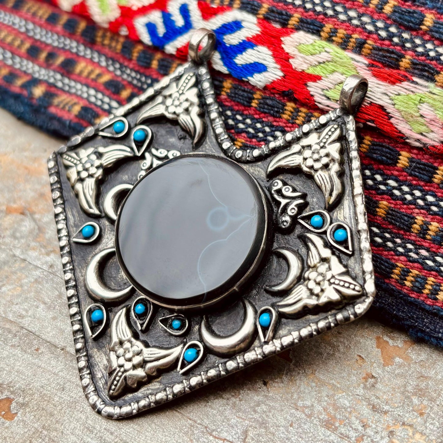 Colgante oriental de ágata negra, collar étnico vintage, joya tradicional, colgante tribal gitano, collar afgano con colgante étnico boho.