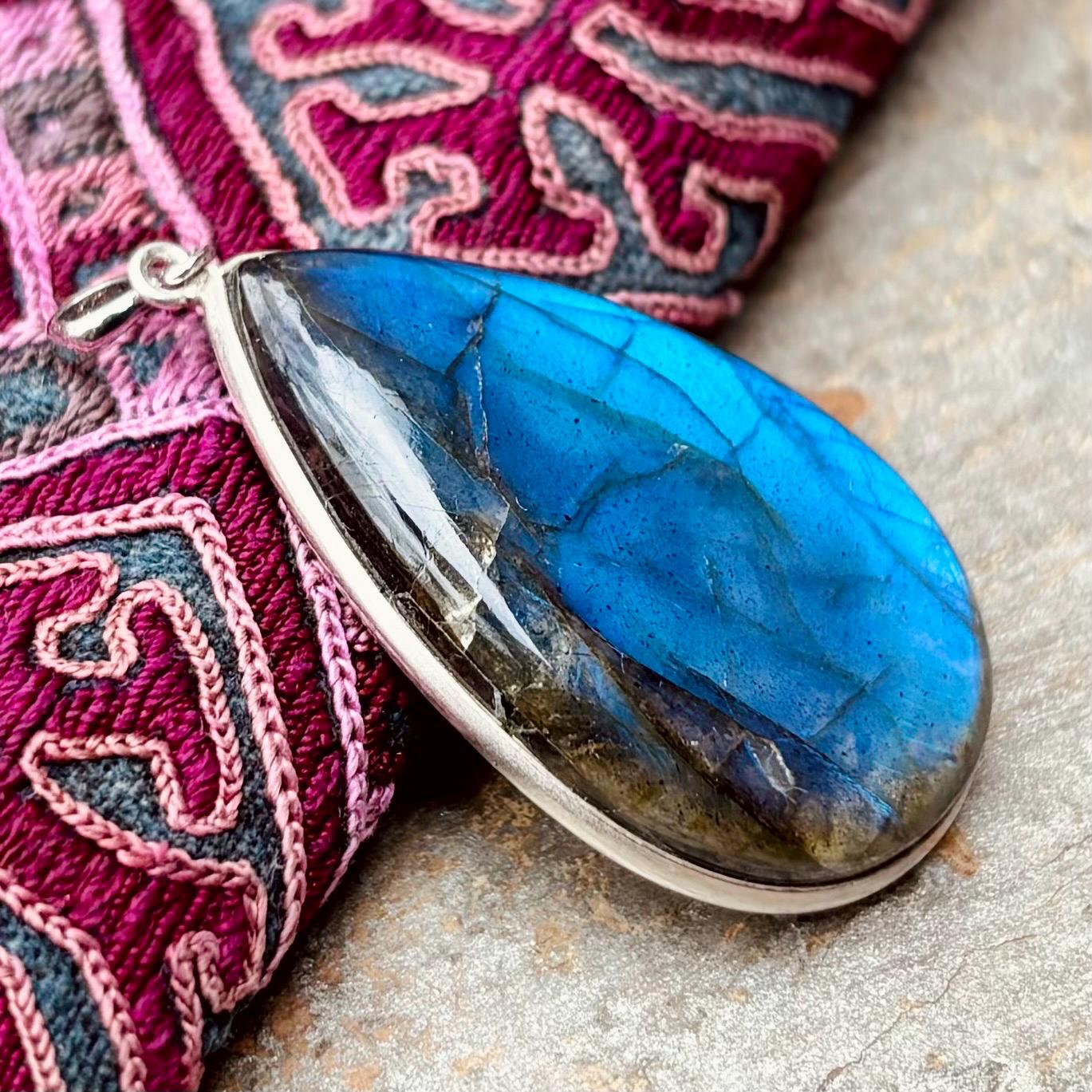 Labradorit Anhänger Silber, Edelstein Anhänger, Halbedelstein, Tropfen Anhänger natürliche Steine, Labradorit Schmuck, Geschenk