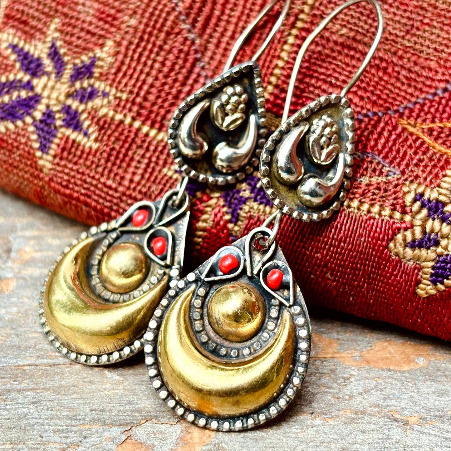 Boucles d'oreilles croissant de lune dorées afghanes - Bijou ethnique tribal oriental