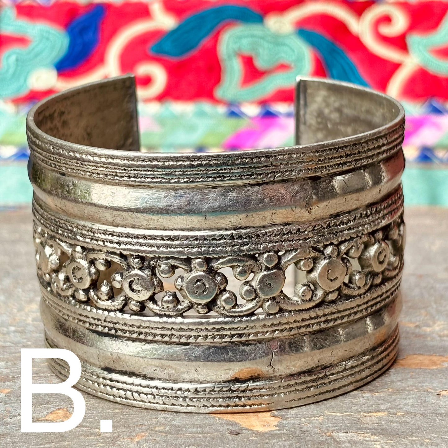 Bracelet tribal boho afghan au Bracelet tribal boho afghan au choix - Manchette métal ethnique ancien tribu kuchi vintage, Bracelet manchette métal ethnique ancien tribu Kuchi vintage, Bijou antique, Danse orientale festival