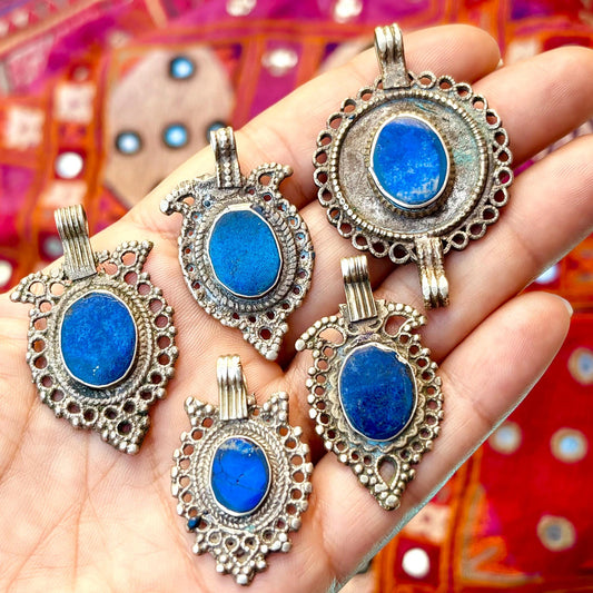 Lot de 5 pendentifs anciens afghans métal lapis, Conception bijoux vintage asiatiques oriental tribus nomades, Danse orientale tribal fusion