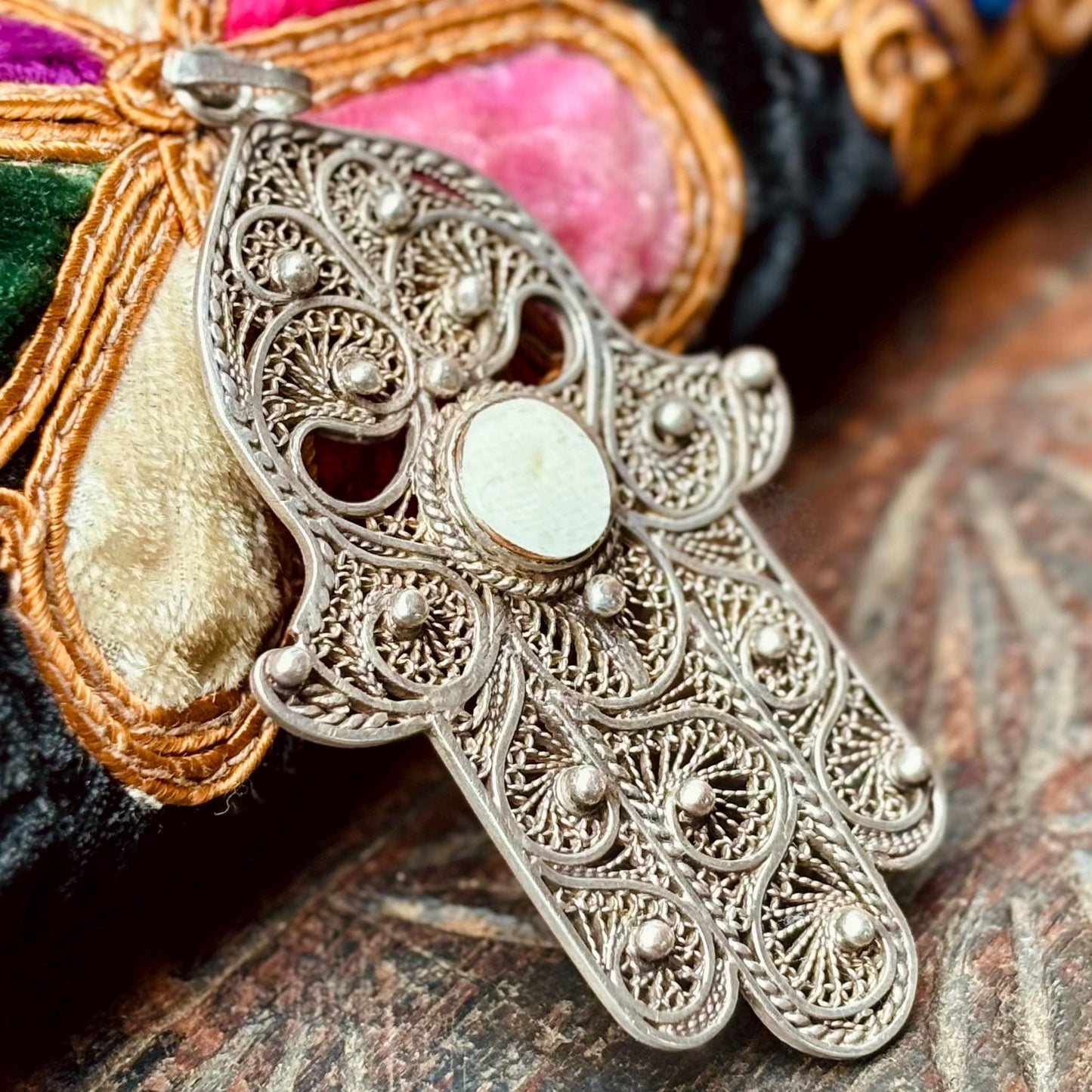 Pendentif main de Fatima en argent filigrane - Hamsa khamsa avec pierre blanche