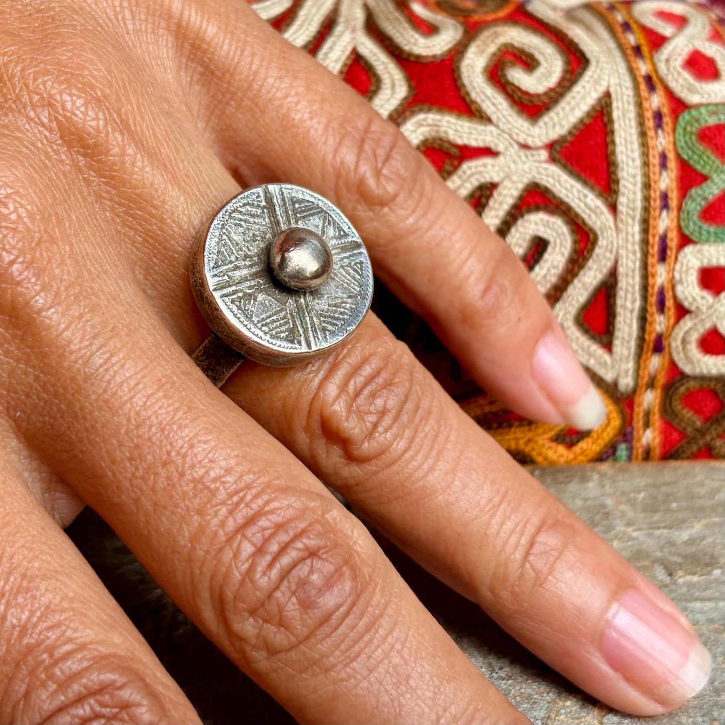 Bague Touareg ancienne argent ronde - Bijou tribal Sahara - Bague antique minimaliste Atlas