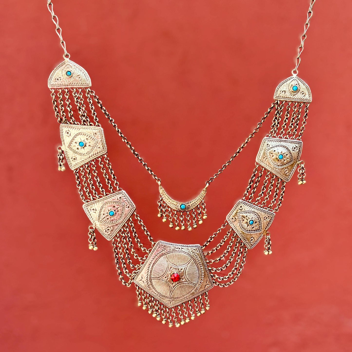 Langes Collier mit mehrreihigen Ketten im Boho-Tribal-Stil, Alter Plastron-Halskette aus Metall, Kaschmir, Indien, Vintage, Stammes-Halskette, orientalisch, ethnisch, hippie, Asien