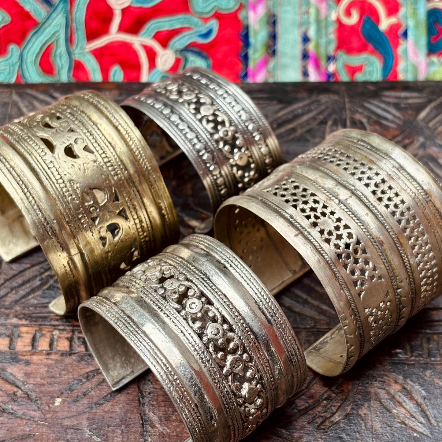 Bracelet tribal boho afghan au Bracelet tribal boho afghan au choix - Manchette métal ethnique ancien tribu kuchi vintage, Bracelet manchette métal ethnique ancien tribu Kuchi vintage, Bijou antique, Danse orientale festival