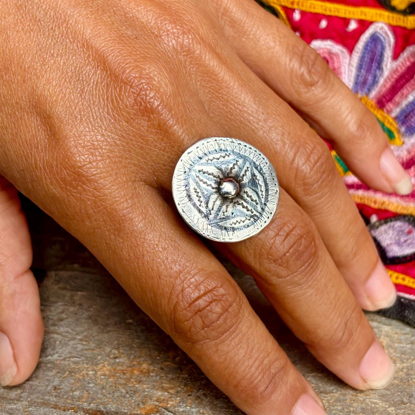 Bague Berbère argent nielle ronde tribale ancienne, Bijoux Berbères, Bague ethnique vintage arabe Maghreb, Bague Maroc Anti-Atlas, Cadeau