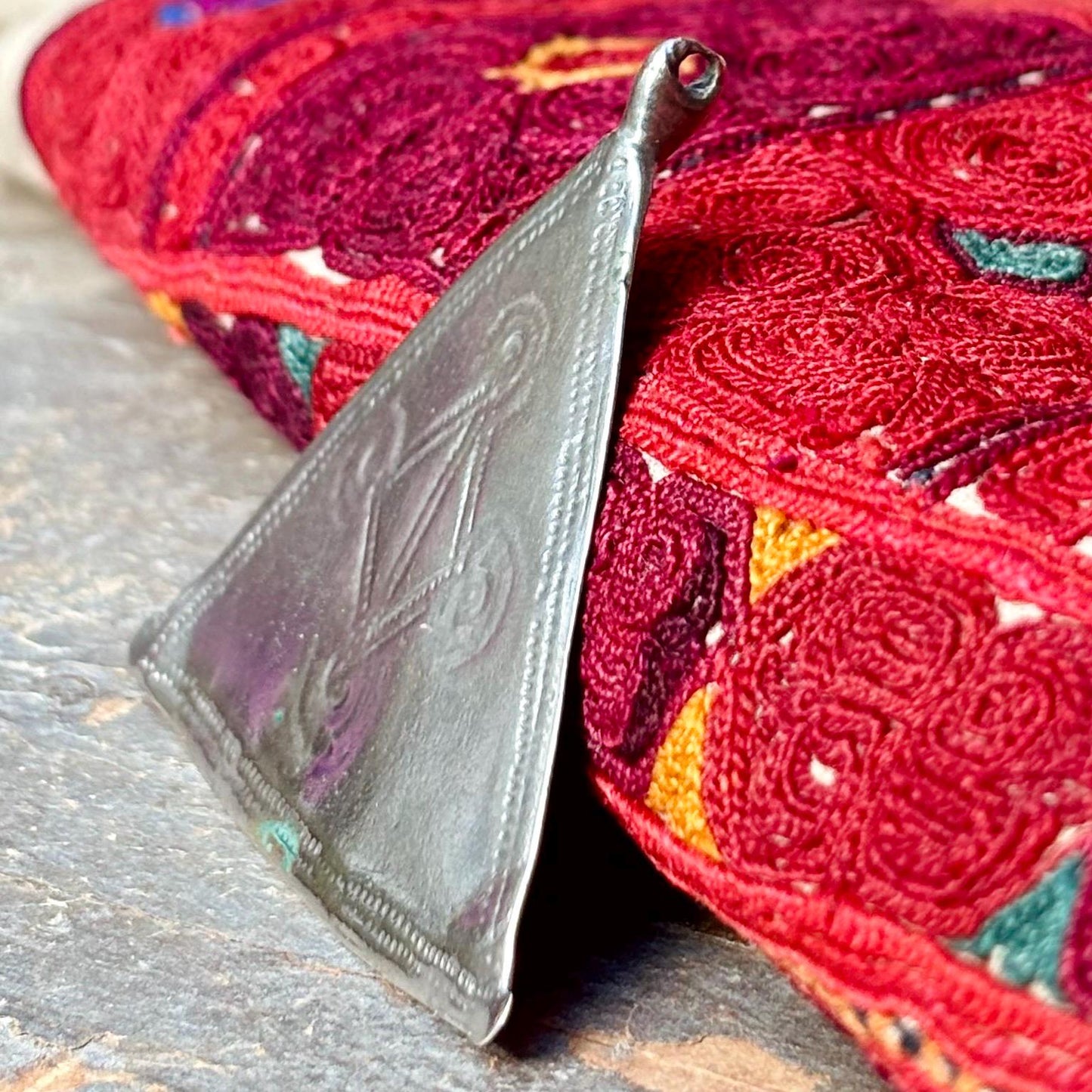 Pendentif triangle argent Berbère - Amulette protectrice du Sahara