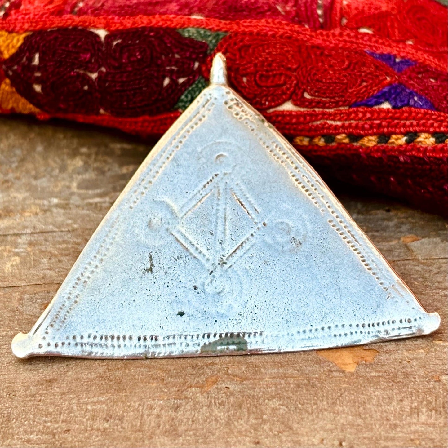 Pendentif triangle argent Berbère - Amulette protectrice du Sahara