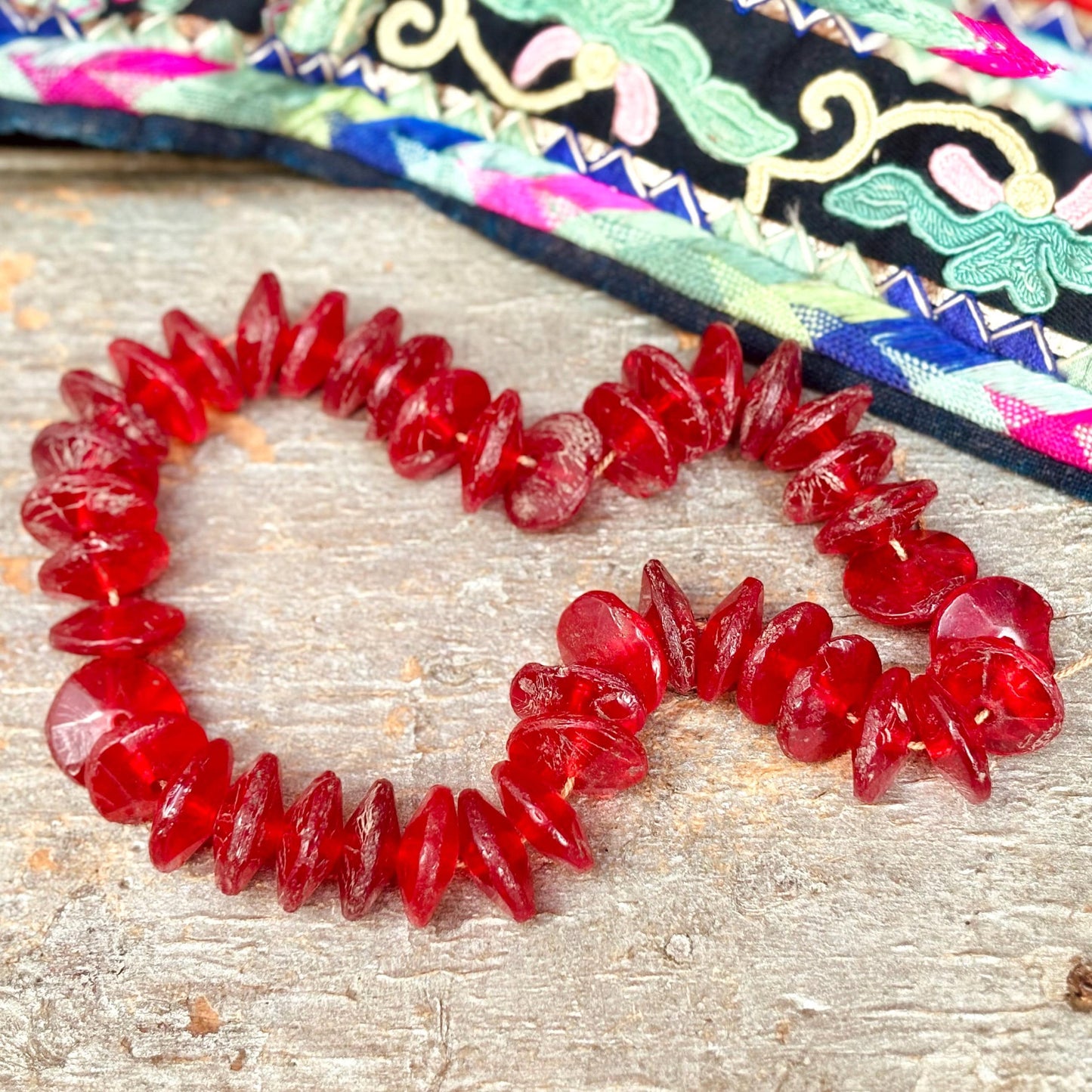 Perles de commerce vaseline rouge soucoupe, Perles antiques en verre de Bohême, Perles anciennes africaines, Perles translucides vintage