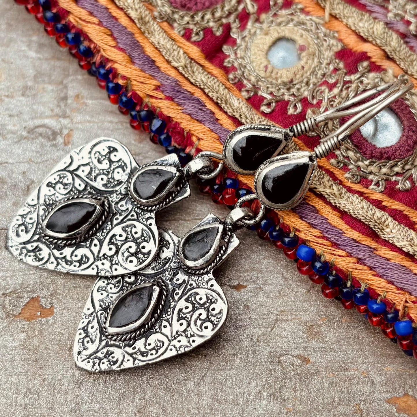 Boucles d'oreilles asyk Turkmènes cœur argenté - talisman tribal Ersari