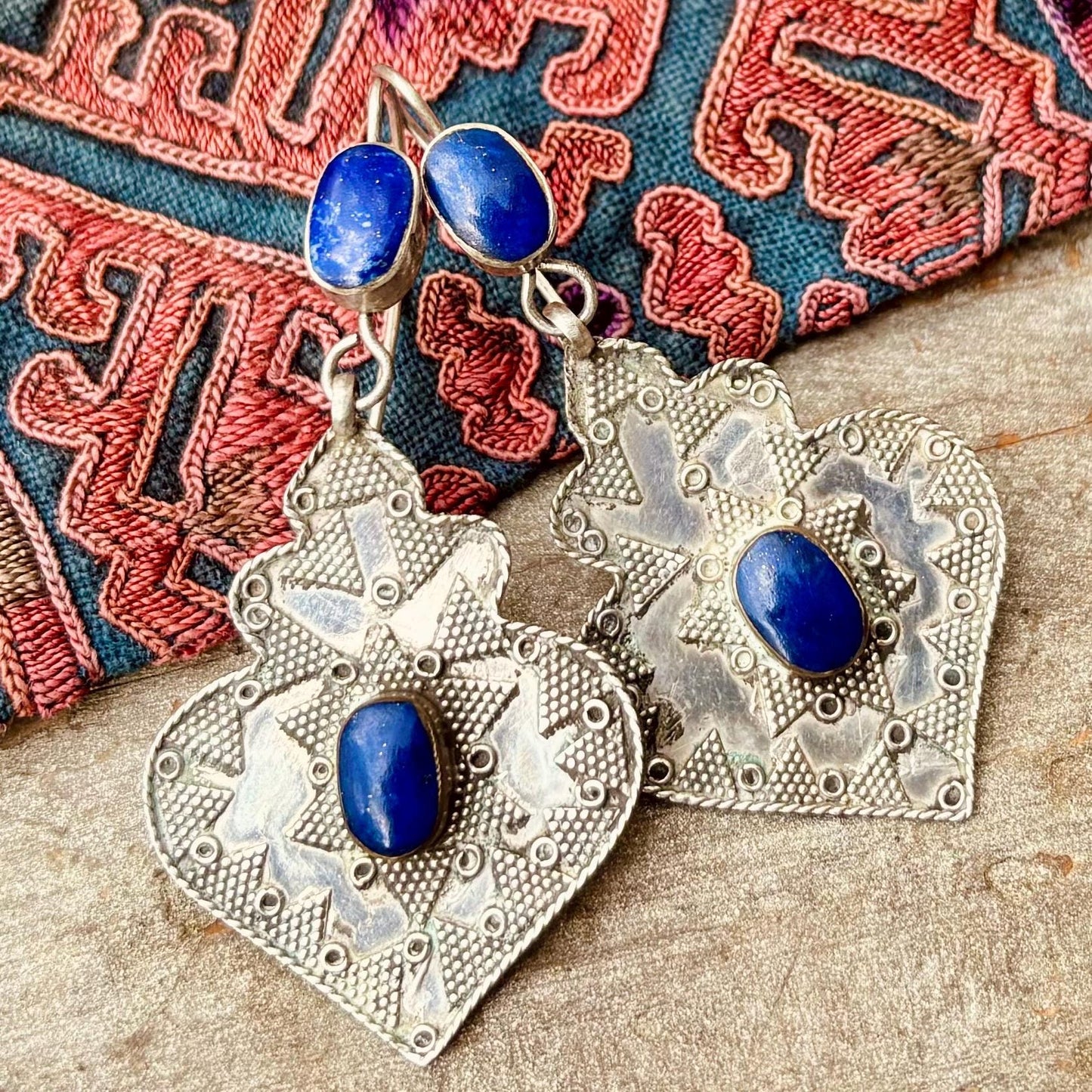 Boucles d'Oreilles Turkmènes Asyk Cœur Argent Lapis Lazuli - Bijou Tribal Ethnique Pierre Bleue - Statement Bohème Oriental