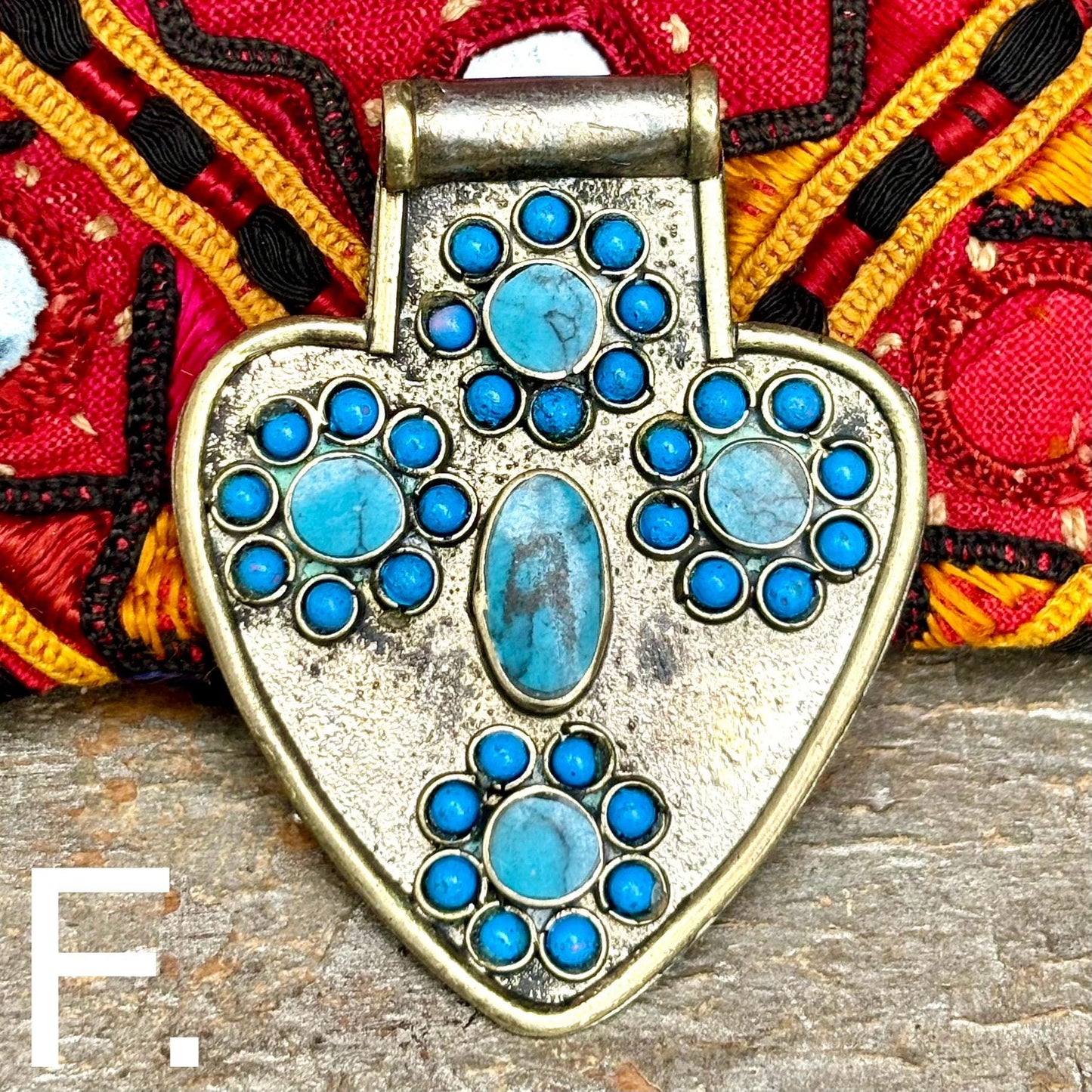 Pendentif argenté cœur avec pierre, Asyk tribal vintage, Bijou Turkmène ethnique ancien, Tribu nomade Asie, Bijou oriental festival, Cadeau