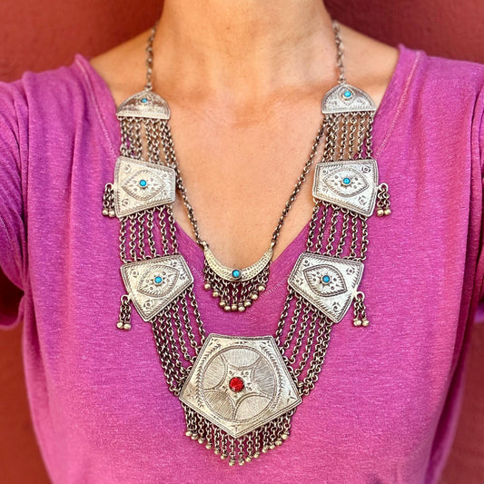 Long collier chaînes multirangs boho tribal, Vieux collier plastron métal Cachemire Inde vintage tribu Collier oriental ethnique hippie Asie