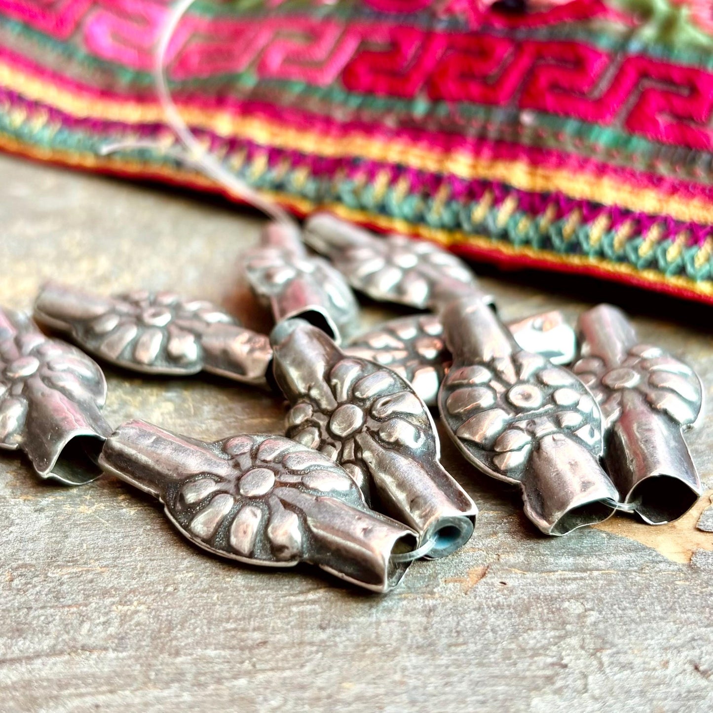 Perles argent Turkmènes Afghanistan, Perles anciennes antiques plates rares, Perles asiatiques orientales, Fournitures création bijoux