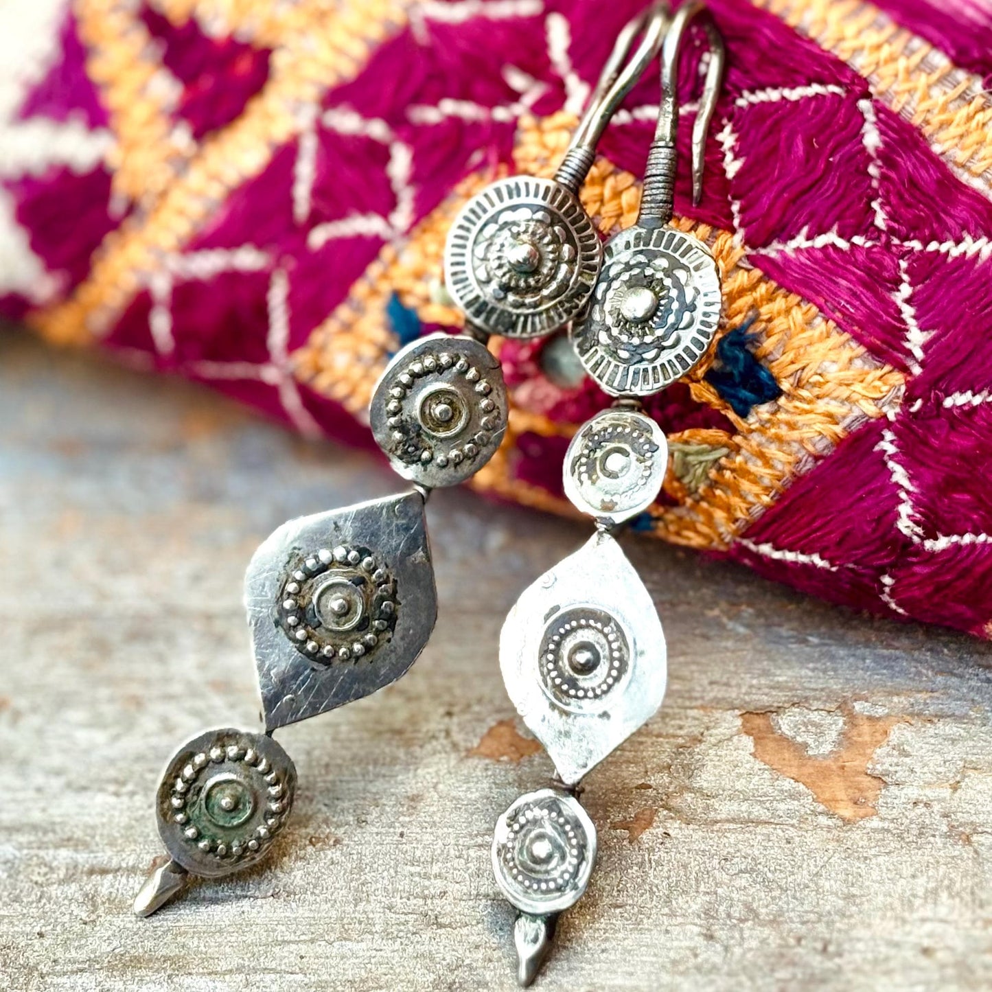 Boucles d'oreille anciennes tribales rigides, Vieilles boucles d'oreille ethniques boho Afghanistan, Bijou bohème oriental tribu asiatique