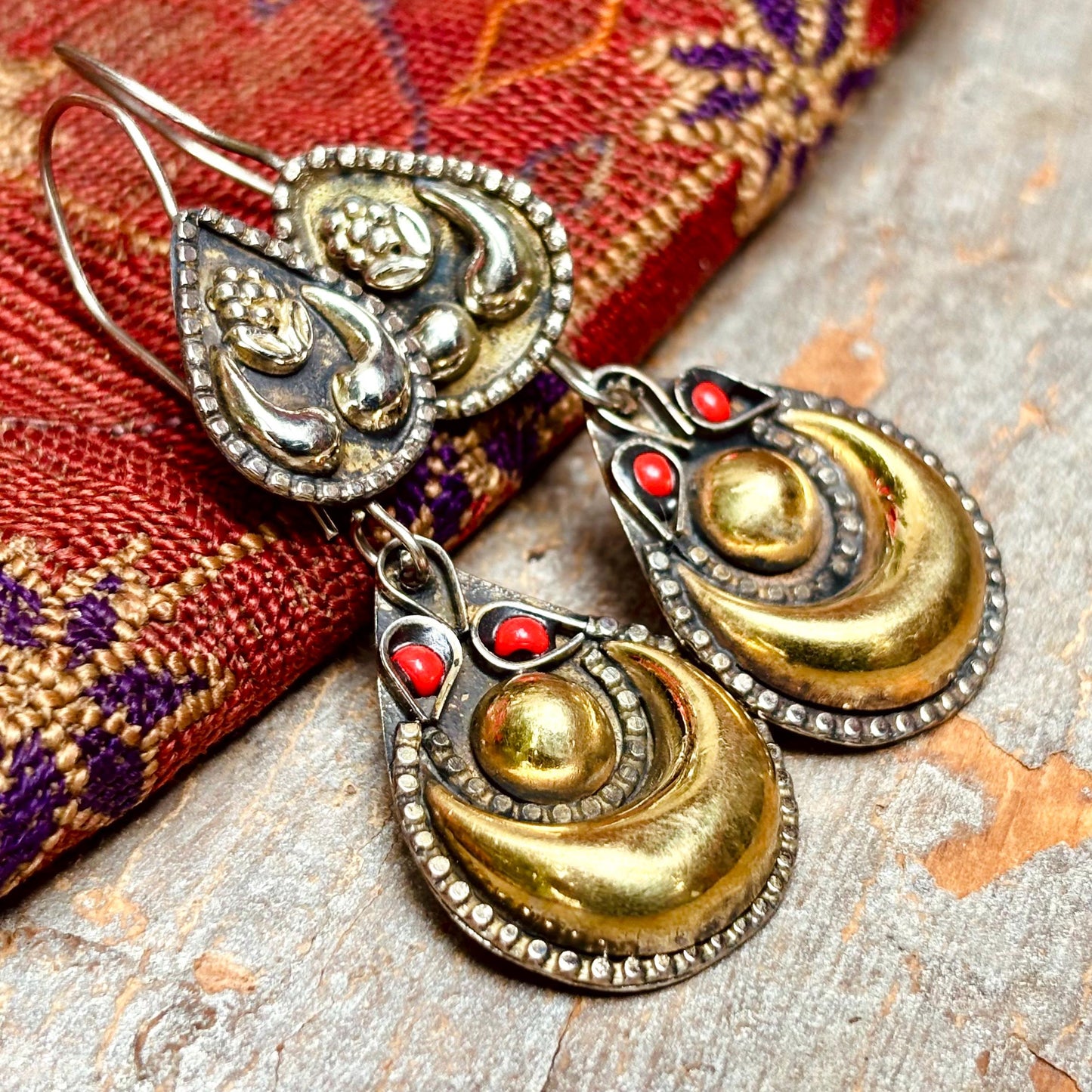 Boucles d'oreilles croissant de lune dorées afghanes - Bijou ethnique tribal oriental