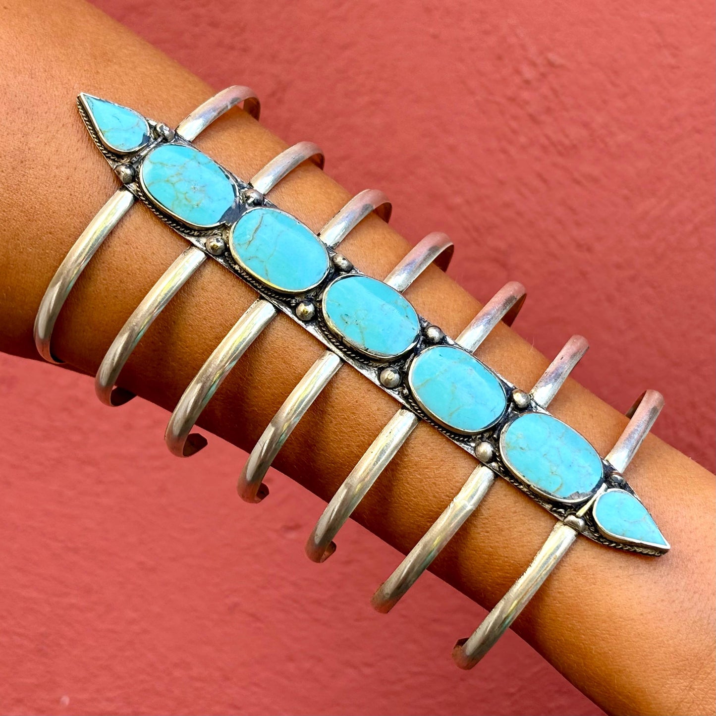 Grand bracelet manchette ethnique turquoise argenté boho - Bijou tribal asiatique pierre bleue