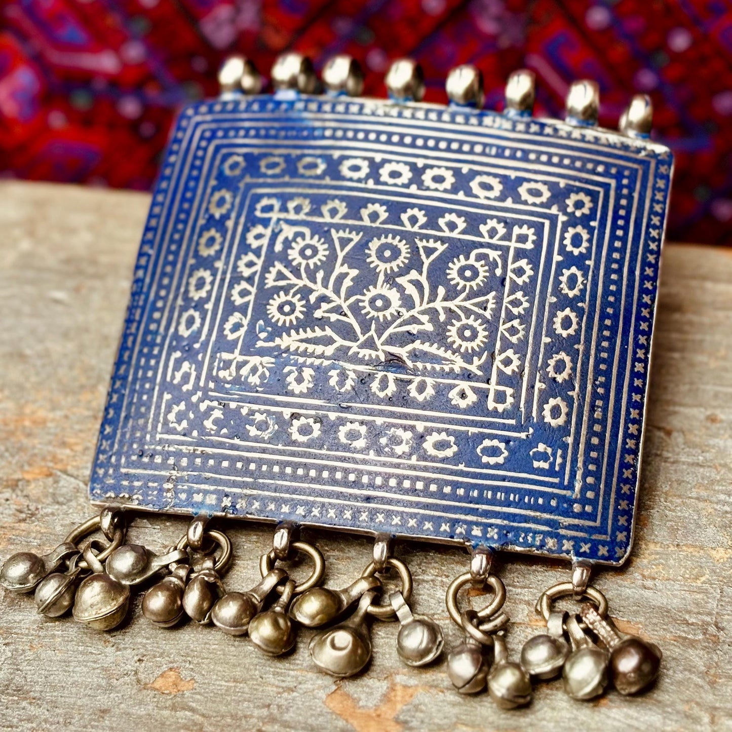 Rechteckiger emaillierter Silberanhänger, Blaue Emaille aus Multan Pakistan, Antikes Schmuckstück