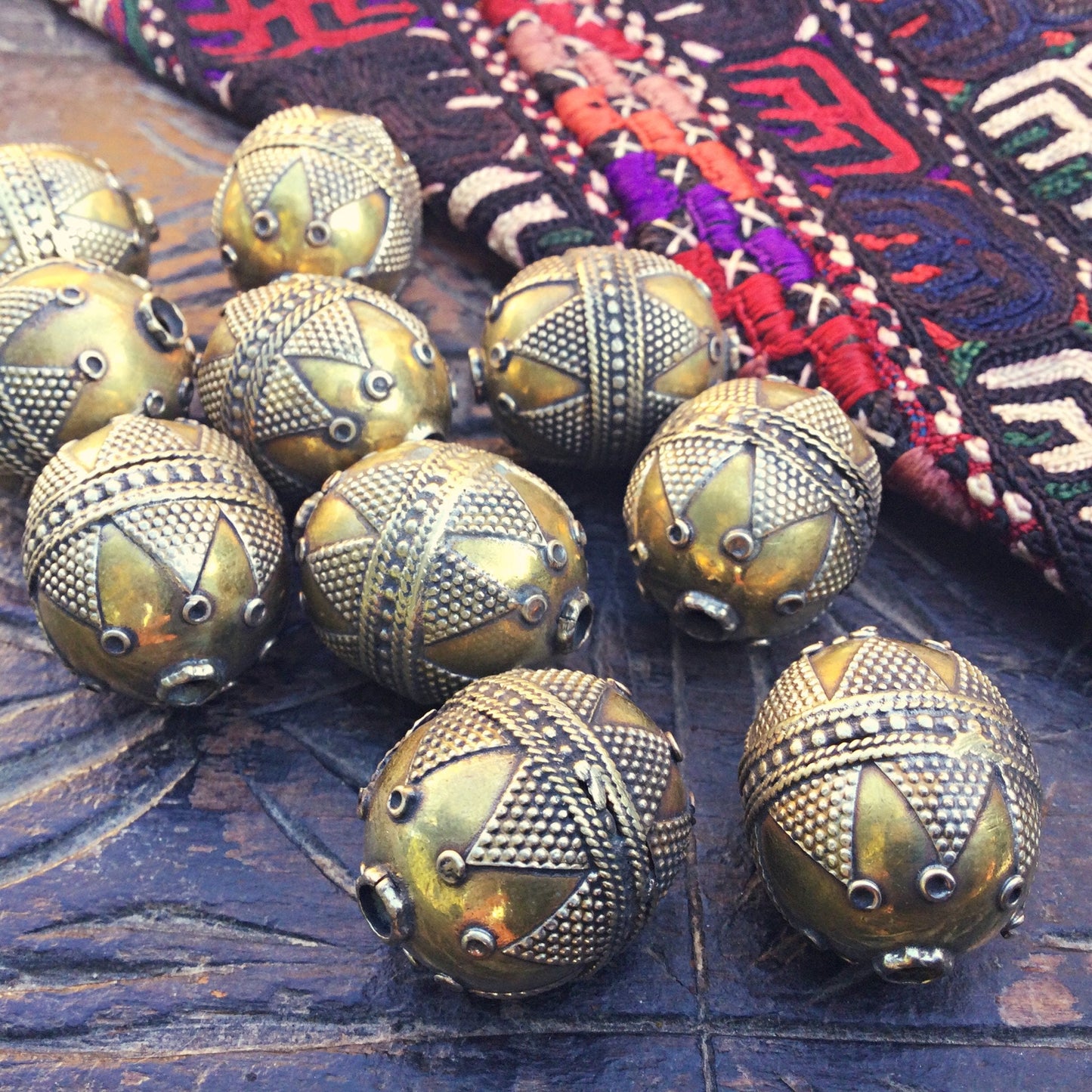 Perles Turkmènes, Perles tonneaux métal doré filigrane, Grosses perles afghanes vintage, Perles ethniques, Collier tribal, Création bijoux