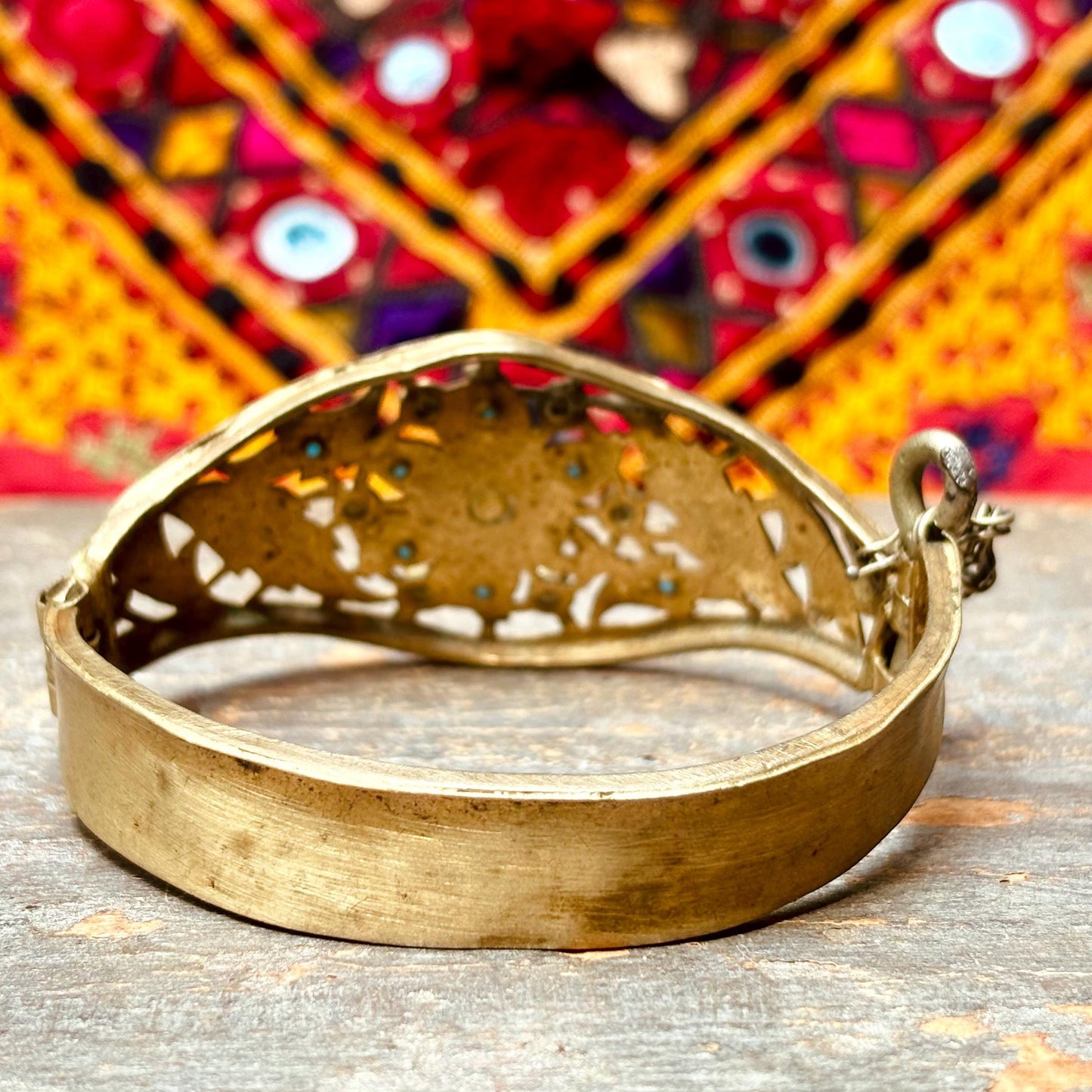 Bracelet doré vintage oriental boho articulé ajouré - Vieux bracelet métal afghan élégant Découvrez ce magnifique bracelet afghan