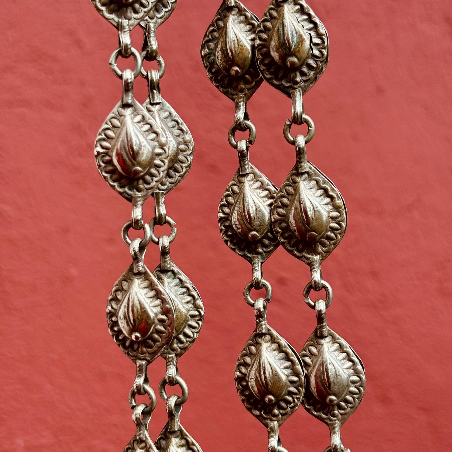 Collar largo doble hilera estilo boho tribal, collar antiguo de metal de Cachemira, India, vintage, tribal, collar étnico oriental hippie asiático para festivales.