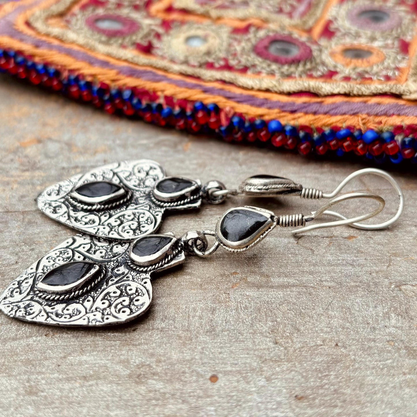 Boucles d'oreilles asyk Turkmènes cœur argenté - talisman tribal Ersari