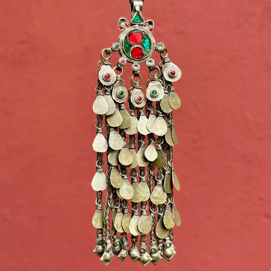 Colgante tribal étnico Kuchi antiguo, adorno boho vintage afgano, traje de danza oriental para festival, joya asiática oriental de tribu de Asia.