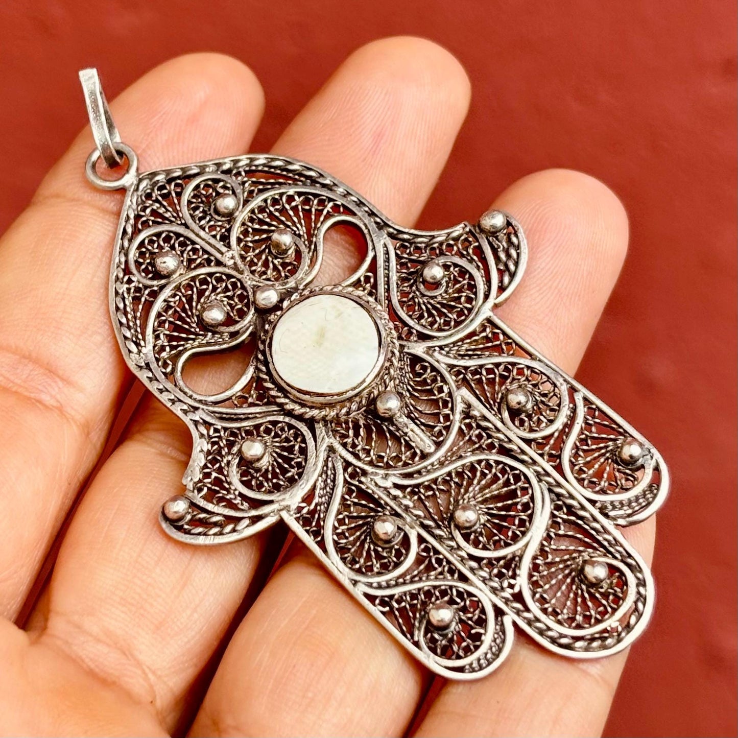 Pendentif main de Fatima en argent filigrane - Hamsa khamsa avec pierre blanche