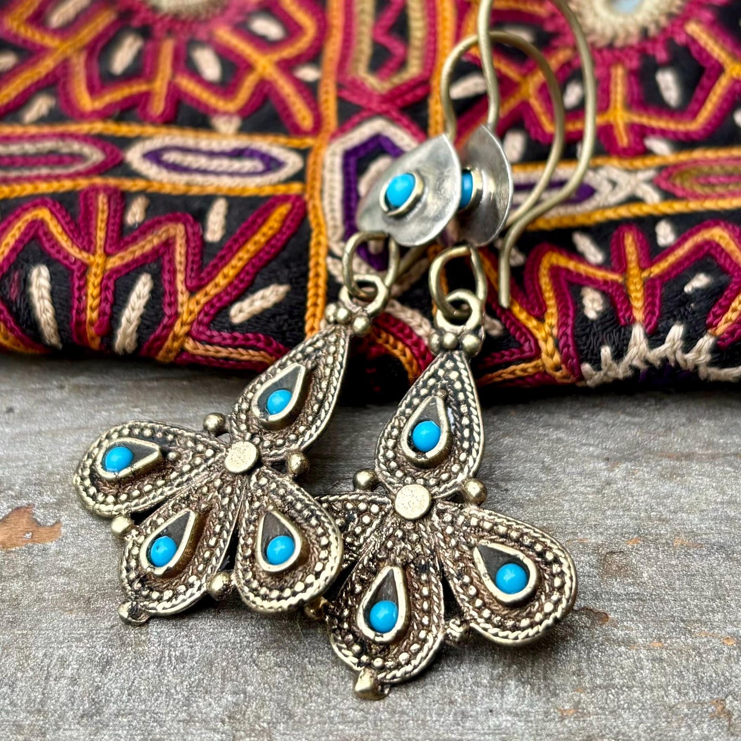 Pendientes boho orientales tribales étnicos, Joya afgana de la tribu Kuchi, Pendientes dorados y azules con pluma de pavo real, Regalo para mujer