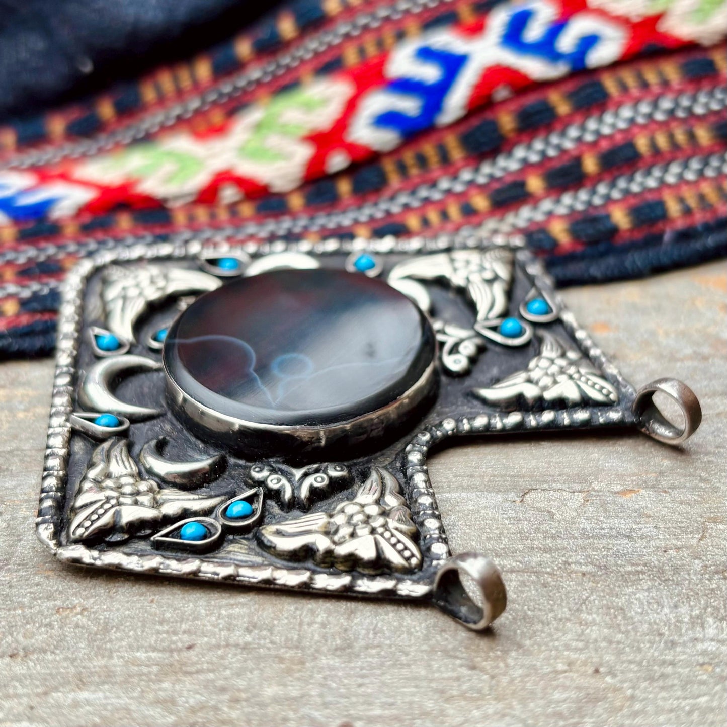 Colgante oriental de ágata negra, collar étnico vintage, joya tradicional, colgante tribal gitano, collar afgano con colgante étnico boho.