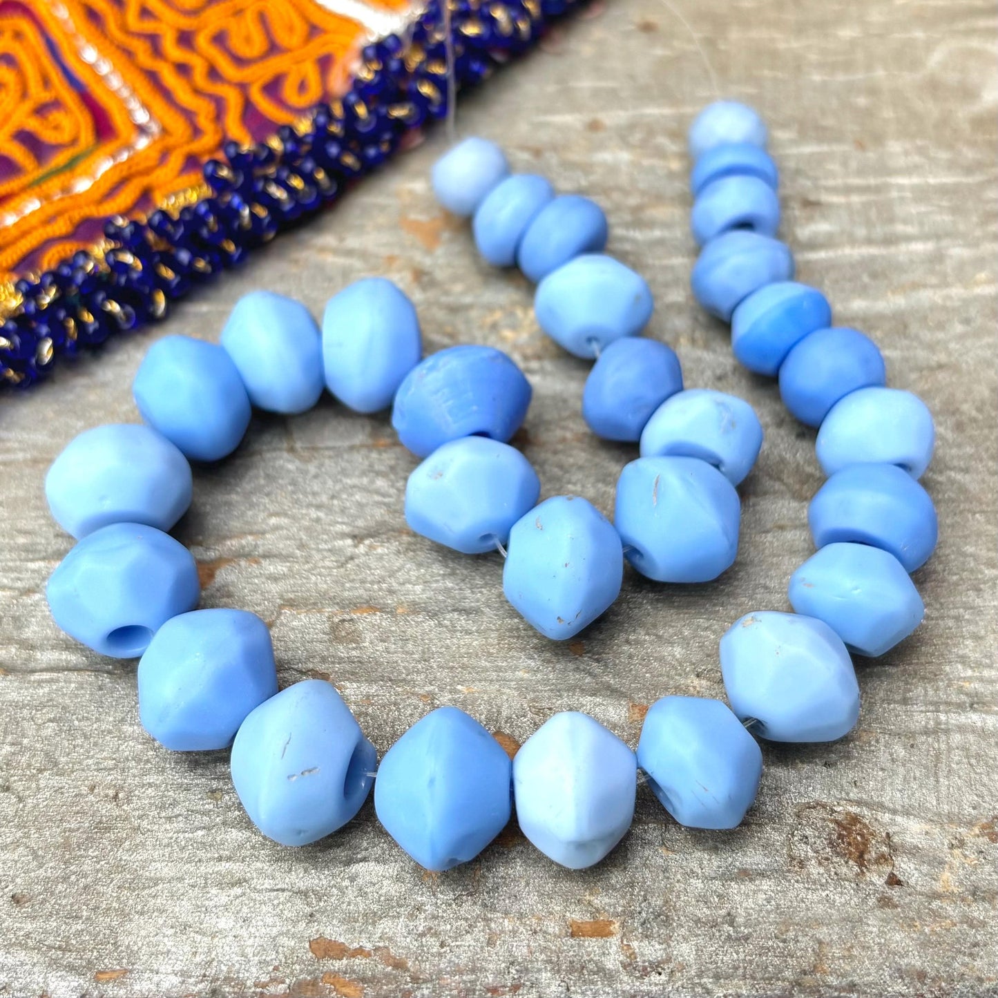 Perles Bohême Vaseline Antiques Bleues - Perles Commerce Africaines Verre Tchèque - Bicône Bleu Ciel Lavande Vintage