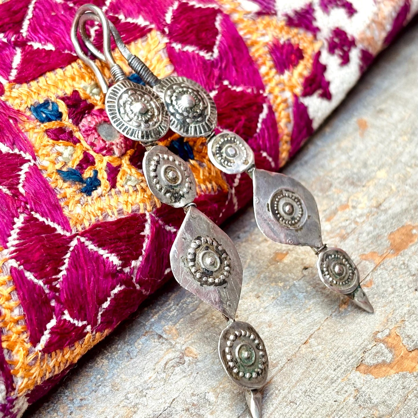 Boucles d'oreille anciennes tribales rigides, Vieilles boucles d'oreille ethniques boho Afghanistan, Bijou bohème oriental tribu asiatique