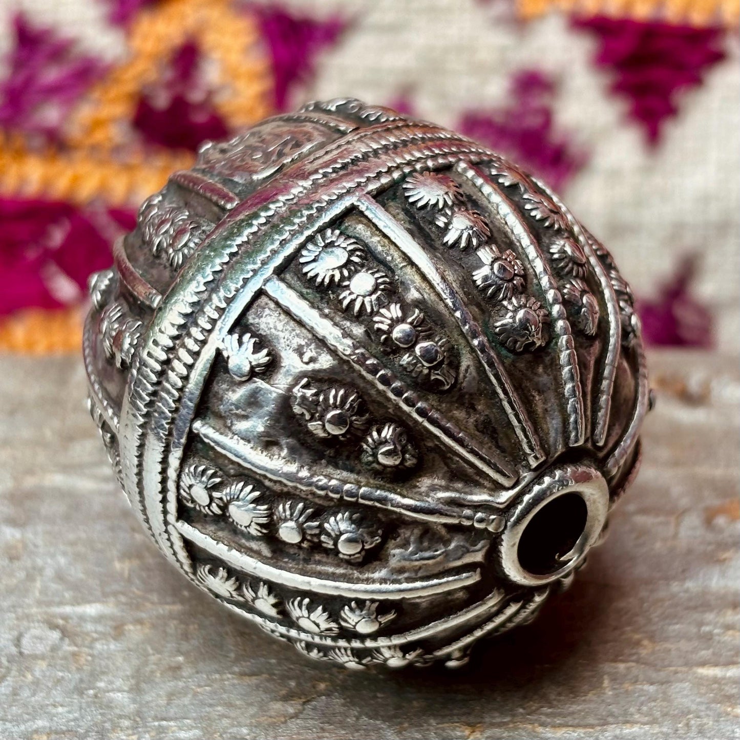Grosse perle boule argent Yemen ethnique tribale, Perle vintage arabe Moyen-Orient, Perle antique de collection, Fabrication création bijoux