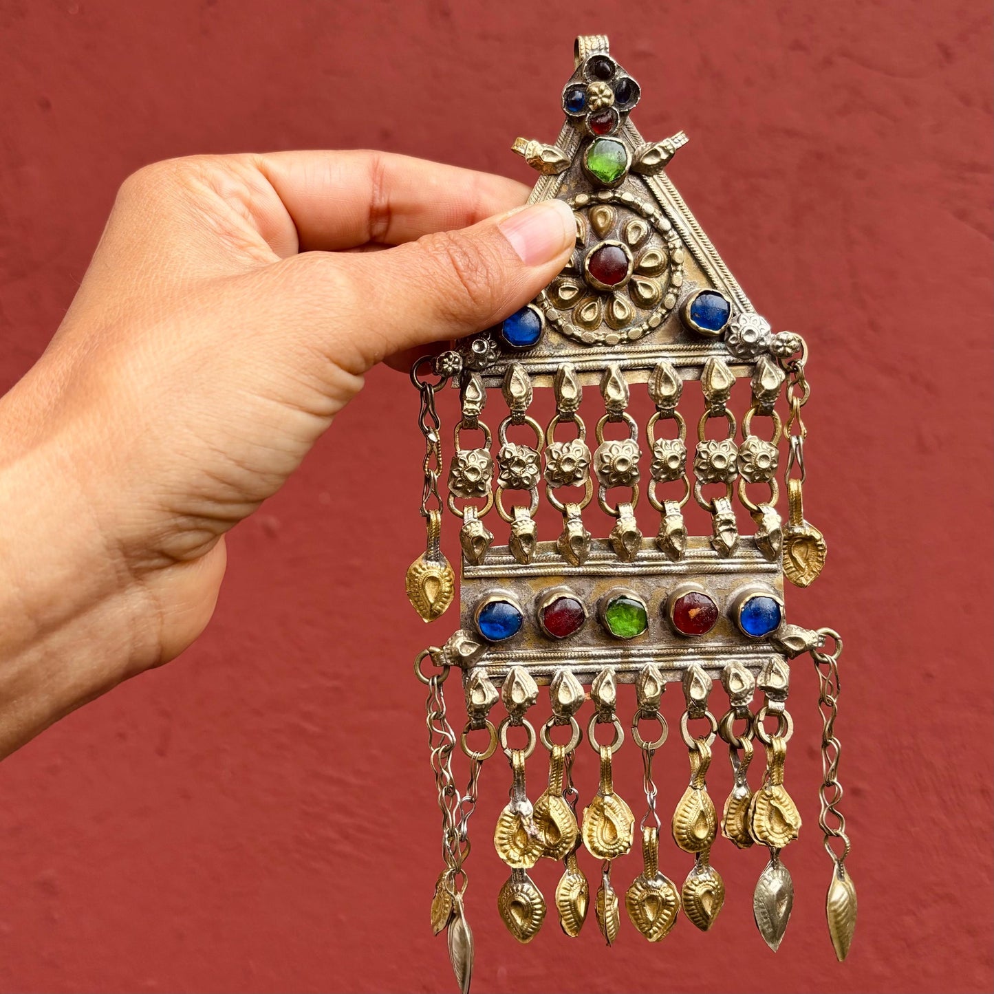 Ornement tribal ethnique boho Afghan, Pendentif triangulaire doré breloques, Bijou danse orientale asiatique, Pendentif ancien tribu Kuchi