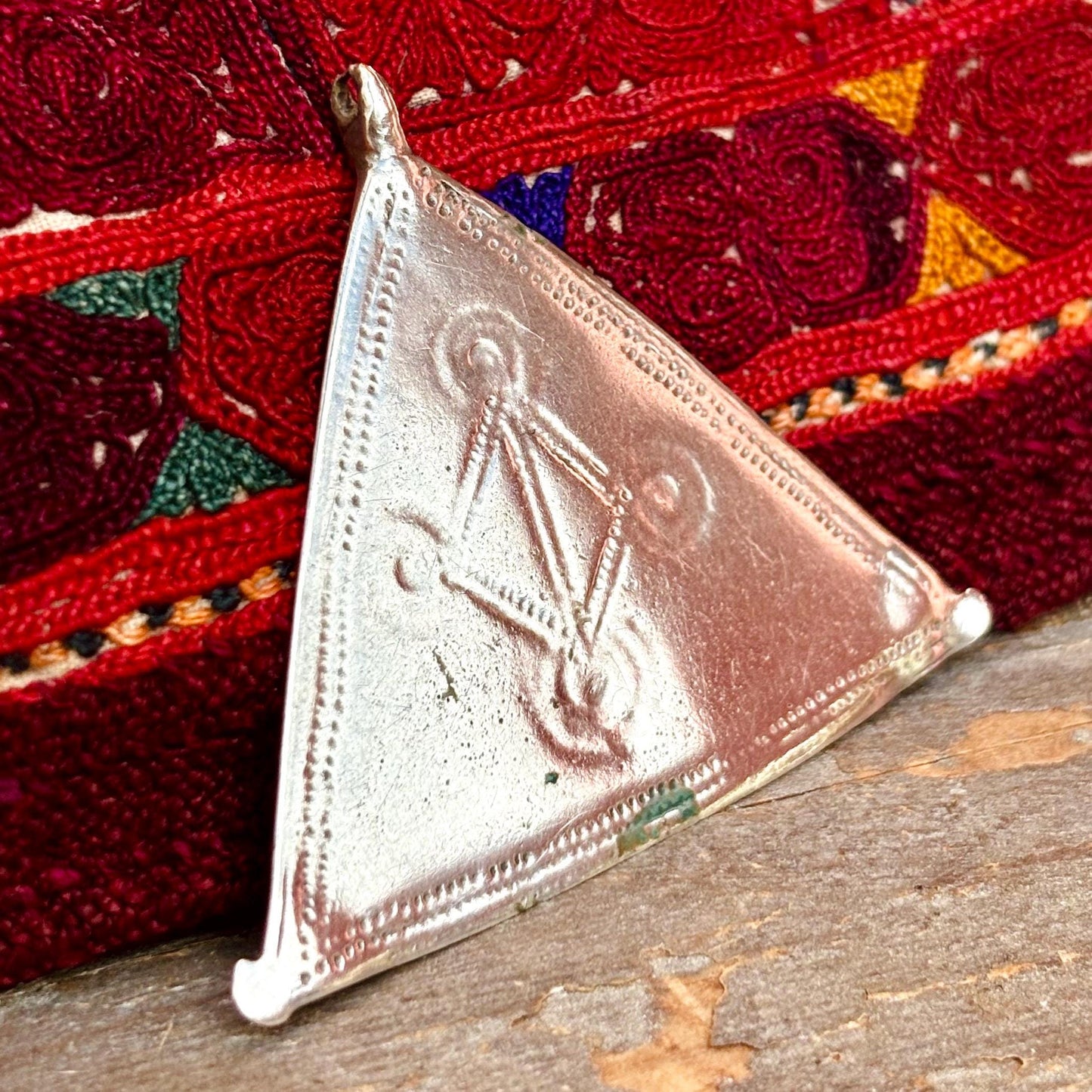 Pendentif triangle argent Berbère - Amulette protectrice du Sahara