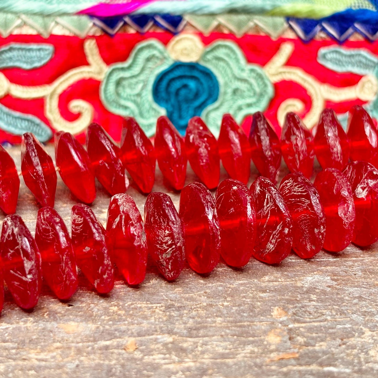 Perles de commerce vaseline rouge soucoupe, Perles antiques en verre de Bohême, Perles anciennes africaines, Perles translucides vintage