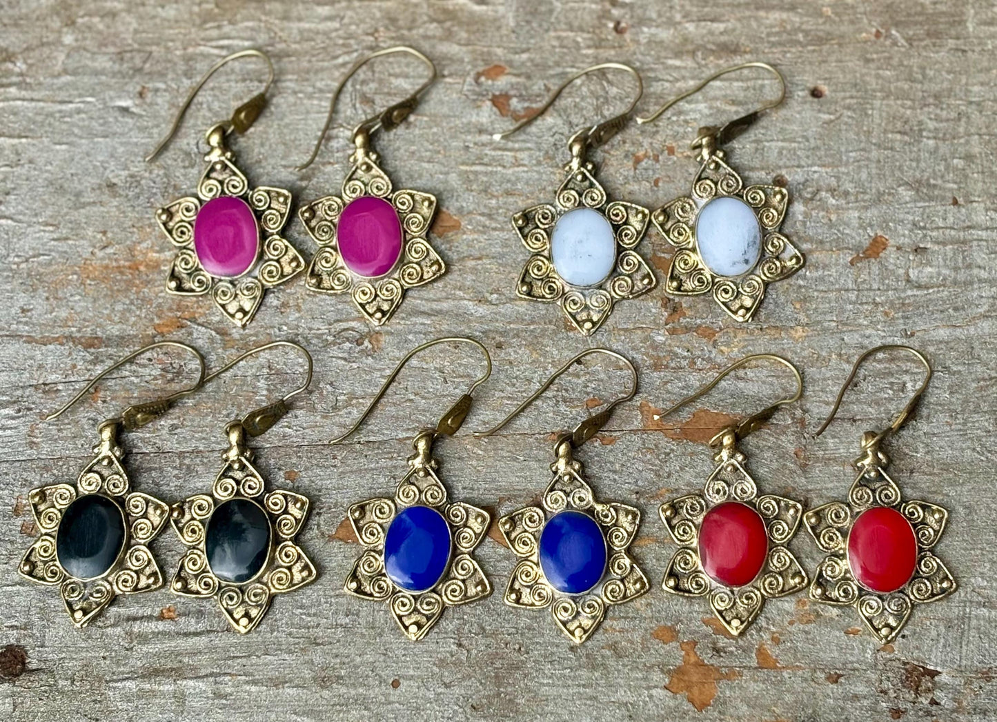 Ethnische Ohrringe aus goldfarbenem Bronze und Stein nach Wahl, Tribal-Diamant-Ohrringe im orientalischen bohemischen afghanischen Stil, Geschenk für Frauen