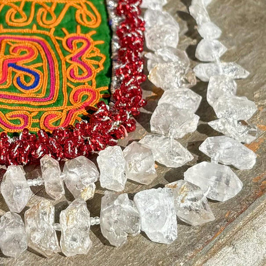 1 rang de perles cristal de roche, Perles pierre naturelle quartz brut, Perle pierre semi précieuse véritable, Pointe quartz cristal sur fil