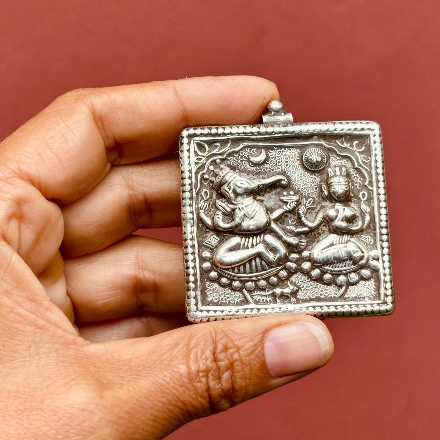 Colgante indio antiguo de plata Ganesh Lakshmi, Amuleto indio vintage, Joya talismán hindú luna y sol, Joya antigua de la India, Rajastán.