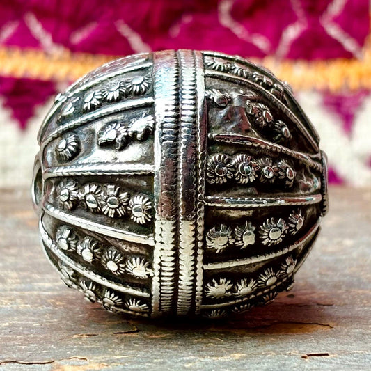 Große Perle Kugel Silber Jemen ethnisch tribal, Vintage-Arabische Perle Naher Osten, Antike Sammlerperle, Herstellung Schmuckkreation