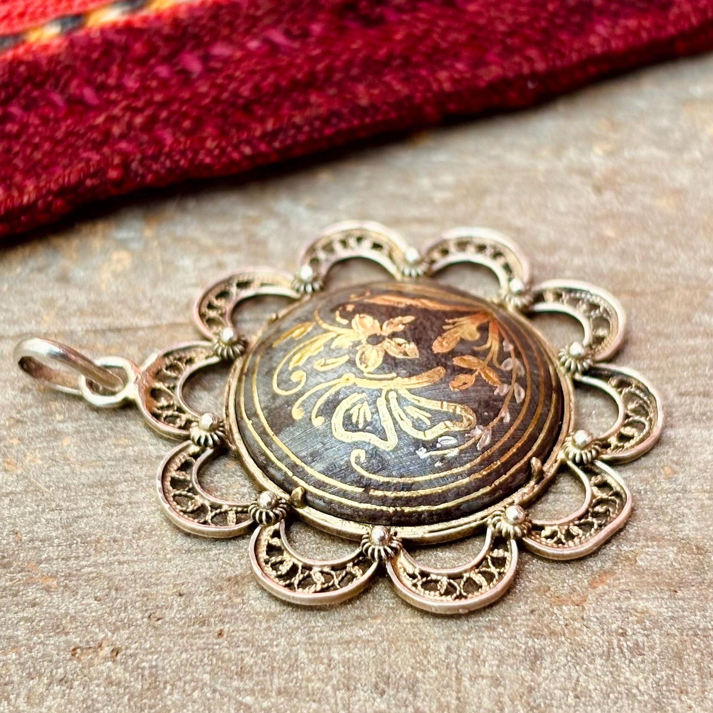 Pendentif vintage damasquiné de Tolède - Bijou espagnol en filigrane