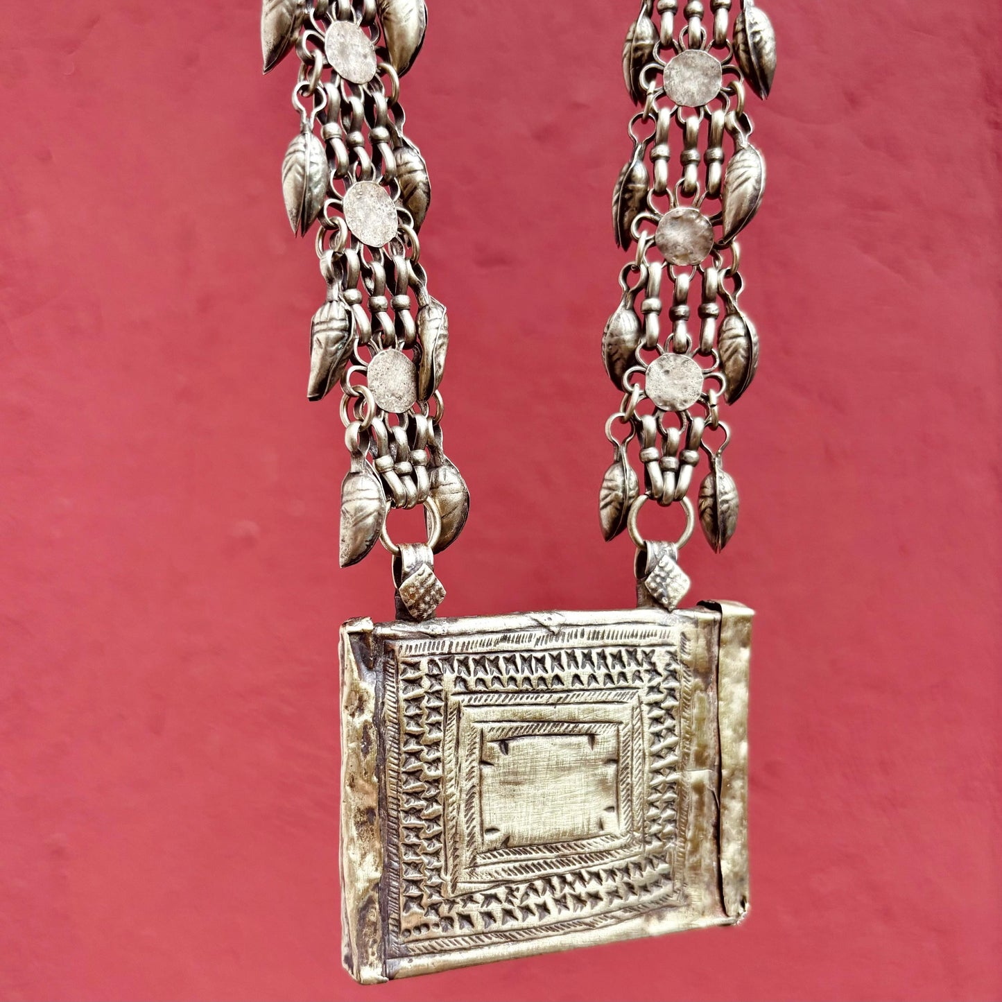 Bohème Tribal Afghan Vintage Charm Necklace, Nomadic Tribe Jewelry, Langes Necklace mit Amulettgehäuse Anhänger, Orientalisch Ethnisch Hippie