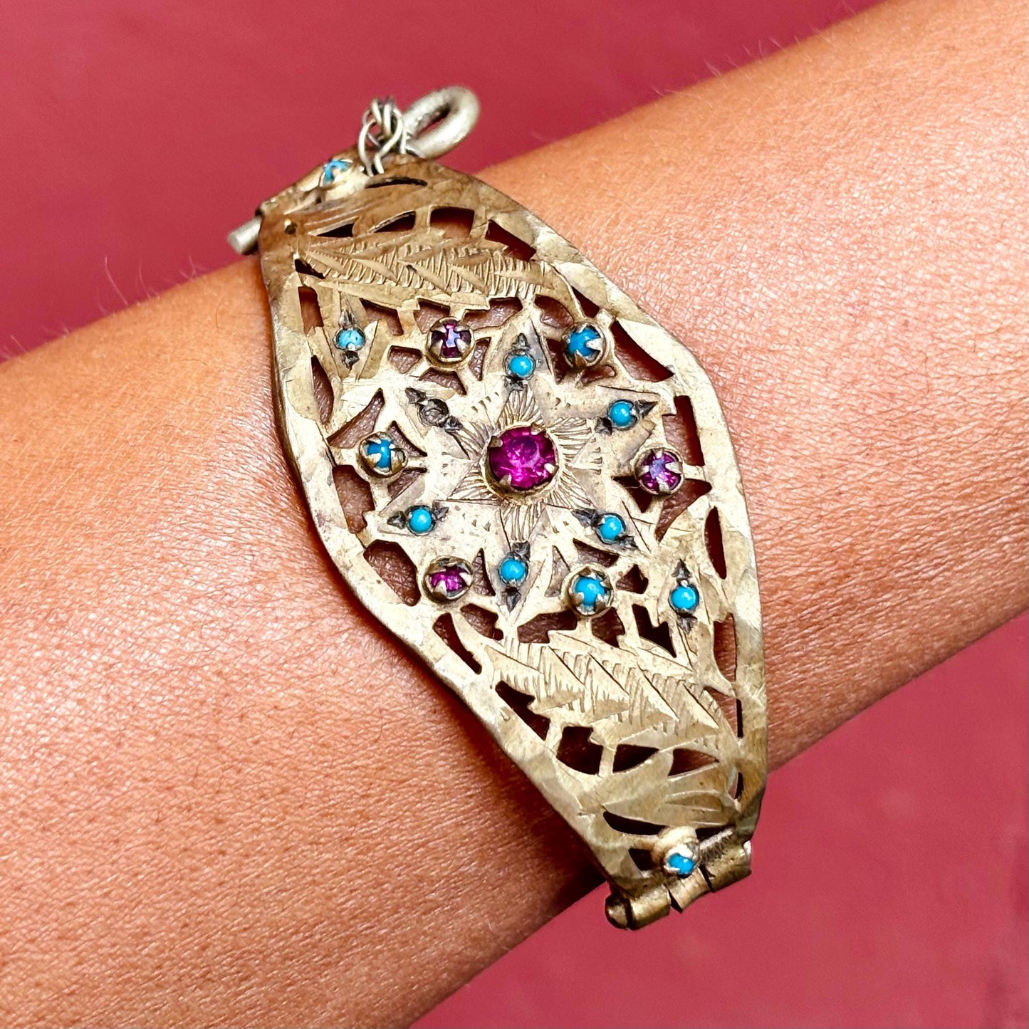 Bracelet doré vintage oriental boho articulé ajouré - Vieux bracelet métal afghan élégant Découvrez ce magnifique bracelet afghan