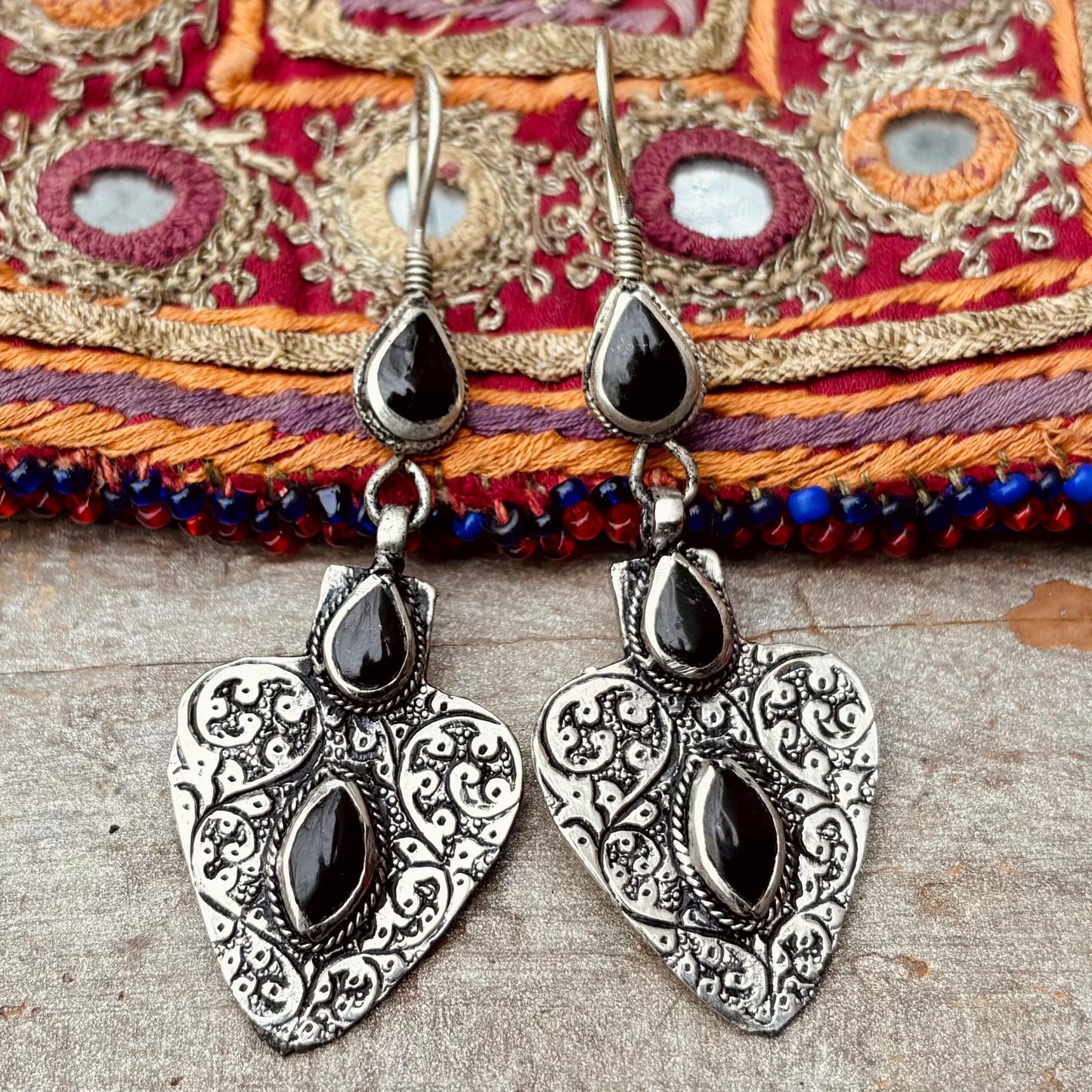 Boucles d'oreilles asyk Turkmènes cœur argenté - talisman tribal Ersari