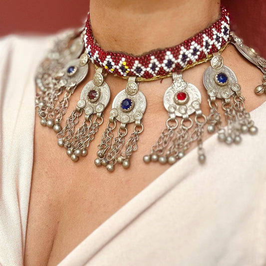 Collier ras de cou pièces boho tribal oriental, Collier court perlé afghan tribu nomade, Collier ethnique hippie gypsy style tribal fusion