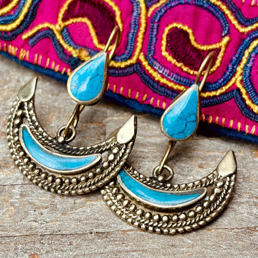 Boucles d’oreille demi lune turquoise, Boucles d’oreille croissant boho dorées pierre bleue tribales ethniques festival, Cadeau pour femme