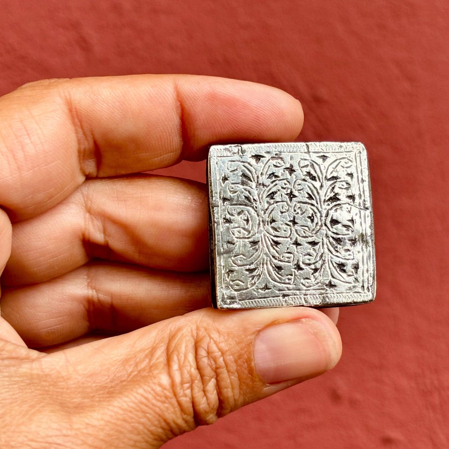 Berberische Amulett-Pendelleuchte aus nielliertem Silber, alter Talisman Schutz Maghreb Marokko rechteckig Kitab, ethnische antike Tribal-Schmuck