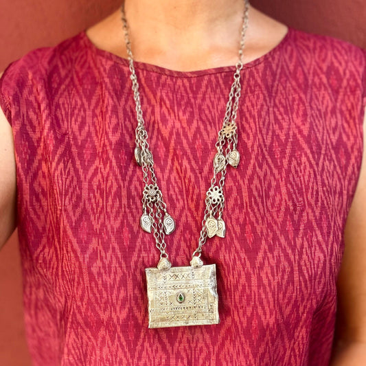 Collier breloques bohème tribal afghan vintage, Bijou tribu nomade, Collier long avec pendentif boîtier amulette, Oriental ethnique hippie