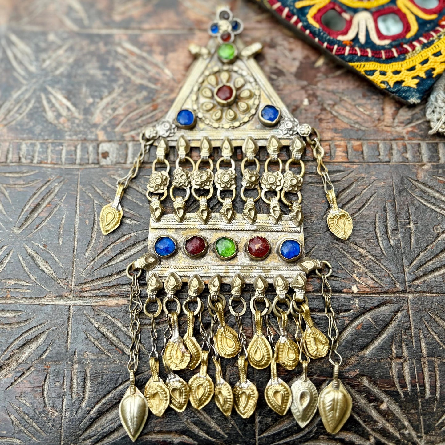 Ornement tribal ethnique boho Afghan, Pendentif triangulaire doré breloques, Bijou danse orientale asiatique, Pendentif ancien tribu Kuchi
