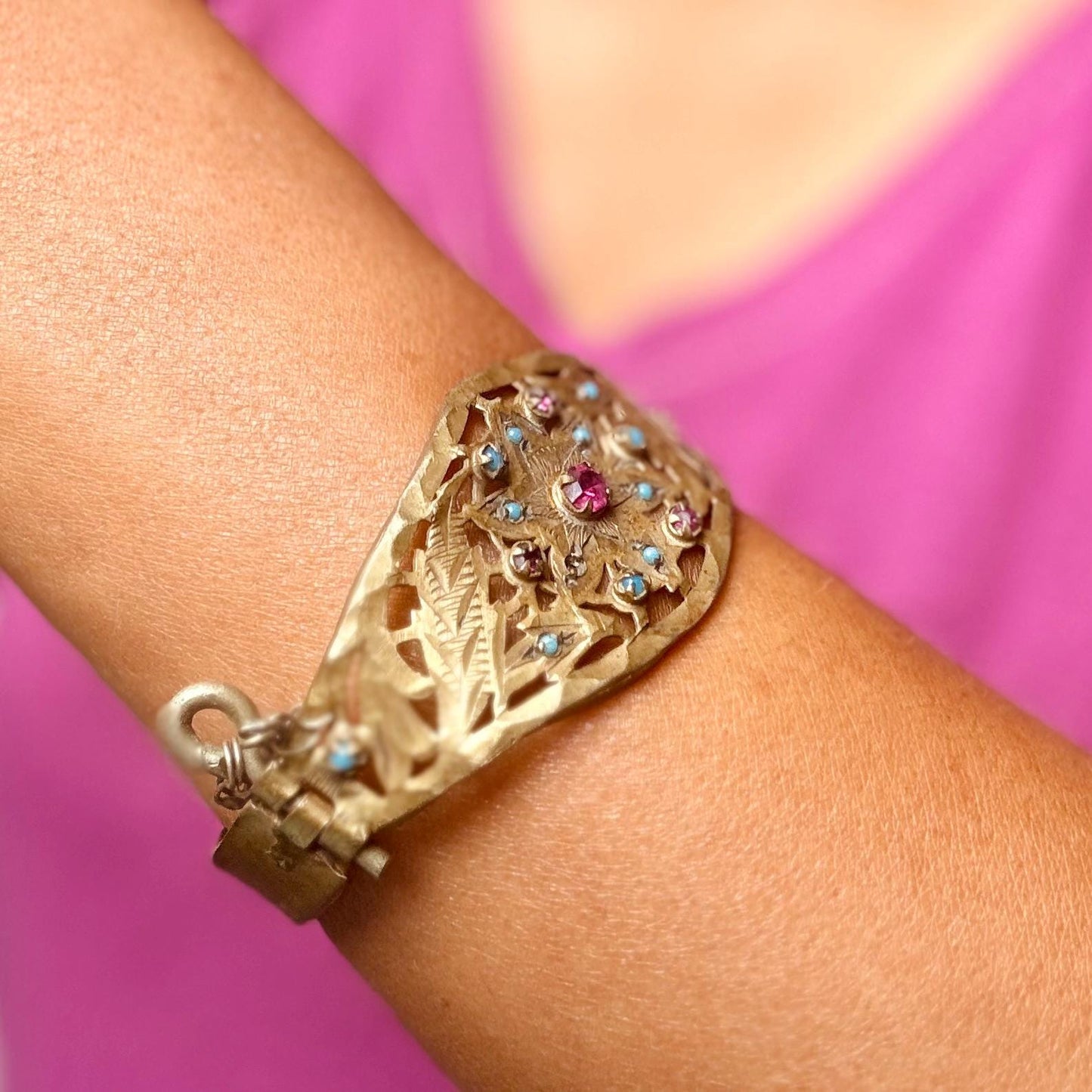 Bracelet doré vintage oriental boho articulé ajouré - Vieux bracelet métal afghan élégant Découvrez ce magnifique bracelet afghan